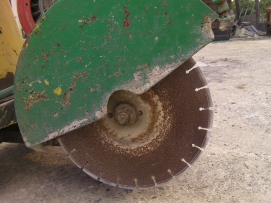 เครื่องตัด คอนกรีด ดีเซลขนาดใบตัด 24 นิ้ว ขายตามสภาพยี่ห้อ D&amp;J Power เก่านอก ราคา19,500บาทhttps://www.youtube.com/watch?v=fLvo4h0WFks&amp;feature=youtu.be&amp;hd=1