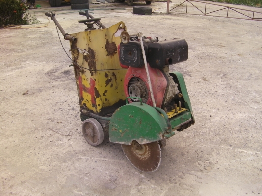 เครื่องตัด คอนกรีด ดีเซลขนาดใบตัด 24 นิ้ว ขายตามสภาพยี่ห้อ D&amp;J Power เก่านอก ราคา19,500บาทhttps://www.youtube.com/watch?v=fLvo4h0WFks&amp;feature=youtu.be&amp;hd=1