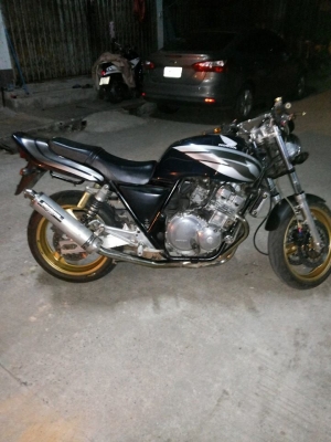 ขาย cb400 ปี 93 อินวอยแท้ เครื่องชัวส์  บิดติดมือ   ท่อ yoshi เสียงหวานๆ ยาง หน้า-หลัง ปี 2014 ดอกเต็มๆ  ขายแค่ 45000 ด่วนๆ