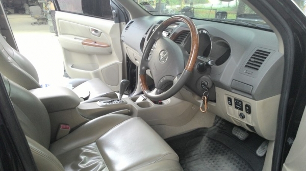 ขาย Fortuner 2.7 vvti ปลายปี 08 ตัวท็อปสีดำ