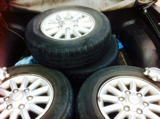 ขายล้อเดิมd-max2005 /6รู พร้อมยาง