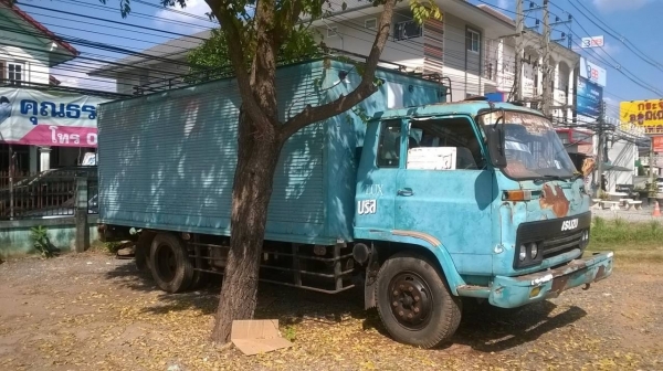 ขาย 6 ล้อ JCM ตู้แห้ง 3 บาน ยาว 5.50 เมตร คัสซีสวยมาก เครื่อง 6BB1 145 แรงม้า ยางเต็ม ทะเบียนพร้อมโอน ราคาต่อรองได้