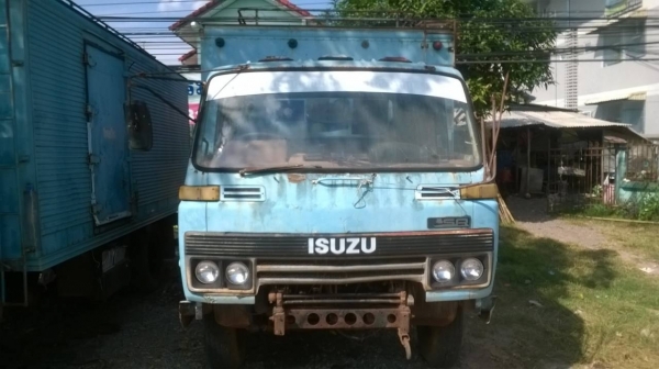 ขาย 6 ล้อ JCM ตู้แห้ง 3 บาน ยาว 5.50 เมตร คัสซีสวยมาก เครื่อง 6BB1 145 แรงม้า ยางเต็ม ทะเบียนพร้อมโอน ราคาต่อรองได้