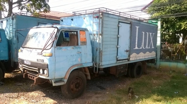 ขาย 6 ล้อ JCM ตู้แห้ง 3 บาน ยาว 5.50 เมตร คัสซีสวยมาก เครื่อง 6BB1 145 แรงม้า ยางเต็ม ทะเบียนพร้อมโอน ราคาต่อรองได้