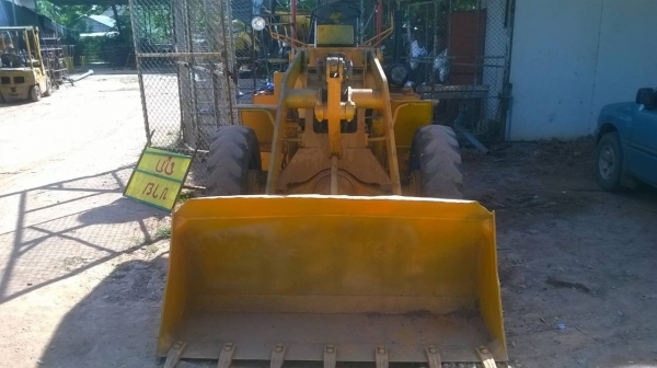 ขายรถตักล้อยาง TCM ขนาดกลาง เอวอ่อน เครื่องดี ปั้มดี สภาพร้อมใช้งาน ราคาต่อรองได้