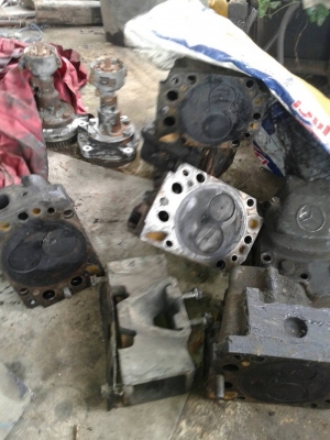 ขายฝาสูบเครื่องรถ benz ฝาล่ะ 4000 บาท