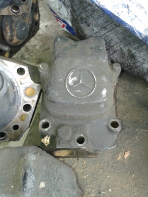 ขายฝาสูบเครื่องรถ benz ฝาล่ะ 4000 บาท