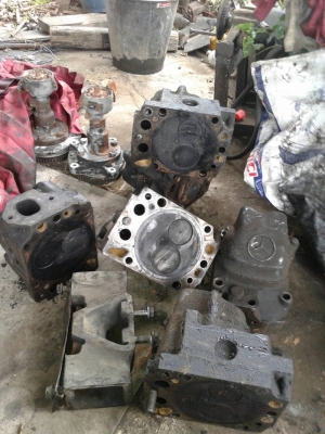 ขายฝาสูบเครื่องรถ benz ฝาล่ะ 4000 บาท