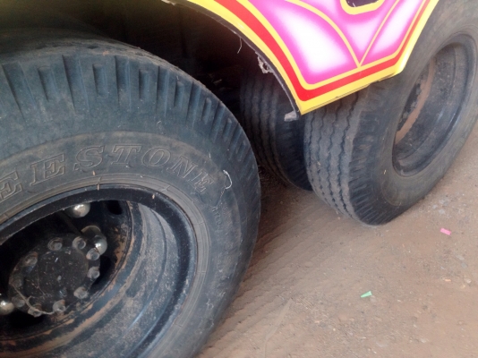 ISUZU DECA 195 HP 6HE1 TURBO INTER รถเทรลเลอร์ สิบล้อ 2 เพลามีสโลว์ครบพร้อม บันไดไฮดรอลิกส์ขึ้นรถเกี่ยวข้าว ใช้ลาก PC 120 - PC 150 ได้สบายครับ ภายในเก๋งคอนโซลสวยครบ CD MP3 แอร์เย็น พวงมาลัยเพาเวอร์ ระบบเบรคทริ๊ปฟี้ครบครัน ช่วงล่างคัชซีสวยเดิมๆมากครับ ยาง