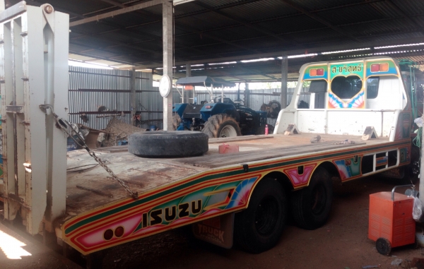 ISUZU DECA 195 HP 6HE1 TURBO INTER รถเทรลเลอร์ สิบล้อ 2 เพลามีสโลว์ครบพร้อม บันไดไฮดรอลิกส์ขึ้นรถเกี่ยวข้าว ใช้ลาก PC 120 - PC 150 ได้สบายครับ ภายในเก๋งคอนโซลสวยครบ CD MP3 แอร์เย็น พวงมาลัยเพาเวอร์ ระบบเบรคทริ๊ปฟี้ครบครัน ช่วงล่างคัชซีสวยเดิมๆมากครับ ยาง
