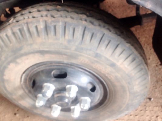 ISUZU DECA 195 HP 6HE1 TURBO INTER รถเทรลเลอร์ สิบล้อ 2 เพลามีสโลว์ครบพร้อม บันไดไฮดรอลิกส์ขึ้นรถเกี่ยวข้าว ใช้ลาก PC 120 - PC 150 ได้สบายครับ ภายในเก๋งคอนโซลสวยครบ CD MP3 แอร์เย็น พวงมาลัยเพาเวอร์ ระบบเบรคทริ๊ปฟี้ครบครัน ช่วงล่างคัชซีสวยเดิมๆมากครับ ยาง