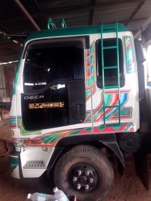 ISUZU DECA 195 HP 6HE1 TURBO INTER รถเทรลเลอร์ สิบล้อ 2 เพลามีสโลว์ครบพร้อม บันไดไฮดรอลิกส์ขึ้นรถเกี่ยวข้าว ใช้ลาก PC 120 - PC 150 ได้สบายครับ ภายในเก๋งคอนโซลสวยครบ CD MP3 แอร์เย็น พวงมาลัยเพาเวอร์ ระบบเบรคทริ๊ปฟี้ครบครัน ช่วงล่างคัชซีสวยเดิมๆมากครับ ยาง