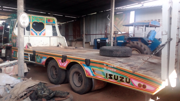 ISUZU DECA 195 HP 6HE1 TURBO INTER รถเทรลเลอร์ สิบล้อ 2 เพลามีสโลว์ครบพร้อม บันไดไฮดรอลิกส์ขึ้นรถเกี่ยวข้าว ใช้ลาก PC 120 - PC 150 ได้สบายครับ ภายในเก๋งคอนโซลสวยครบ CD MP3 แอร์เย็น พวงมาลัยเพาเวอร์ ระบบเบรคทริ๊ปฟี้ครบครัน ช่วงล่างคัชซีสวยเดิมๆมากครับ ยาง