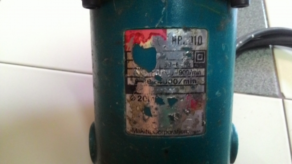 ขายสว่านเจาะกระแทกแบบโรตารีสำหรับงานหนักๆยี่ห้อMAKITA รุ่นHR2010ตัวใหญ่พร้อมใช้งาน