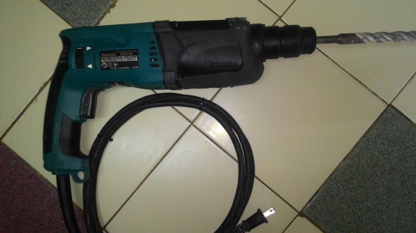 ขายสว่านโรตารี่3ระบบสภาพสวยๆยี่ห้อMAKITAของแท้รุ่นHR2470พร้อมใช้งานครับมีไฟLED ขายสว่านโรตารี่3ระบบสภาพสวยๆยี่ห้อMAKITAของแท้รุ่นHR2470พร้อมใช้งานครับมีไฟLED