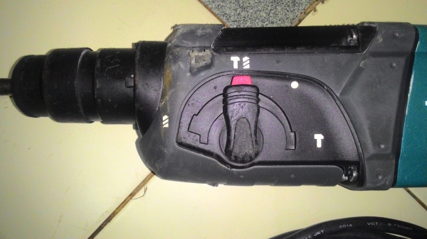 ขายสว่านโรตารี่3ระบบสภาพสวยๆยี่ห้อMAKITAของแท้รุ่นHR2470พร้อมใช้งานครับมีไฟLED ขายสว่านโรตารี่3ระบบสภาพสวยๆยี่ห้อMAKITAของแท้รุ่นHR2470พร้อมใช้งานครับมีไฟLED