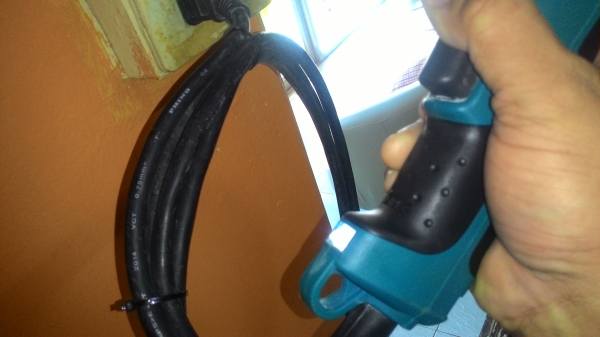 ขายสว่านโรตารี่3ระบบสภาพสวยๆยี่ห้อMAKITAของแท้รุ่นHR2470พร้อมใช้งานครับมีไฟLED ขายสว่านโรตารี่3ระบบสภาพสวยๆยี่ห้อMAKITAของแท้รุ่นHR2470พร้อมใช้งานครับมีไฟLED