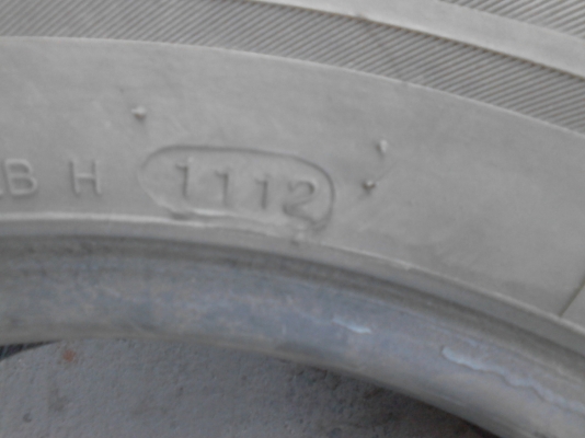 215/70R16 HANKOOK RADIAL RA08  มีชุด 4 เส้น  ปี 2012  TEL.081-427-3941