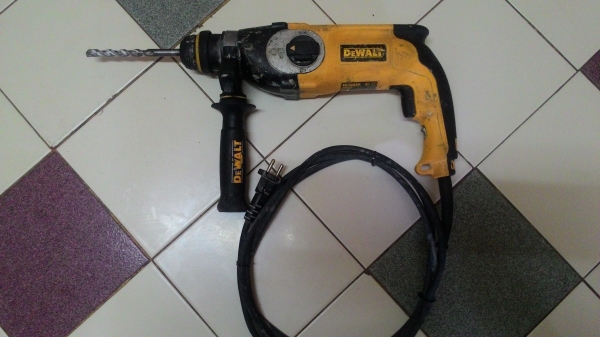 ขายสว่านโรตารี่ปรับ3ระบบสภาพสวยยี่ห้อDEWALTรุ่นD25123(800W)ใช้งานหนักๆได้สบายๆ