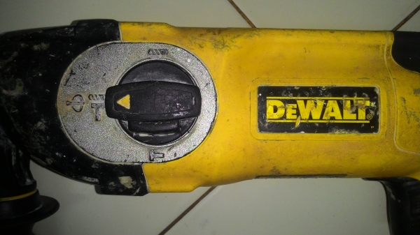 ขายสว่านโรตารี่ปรับ3ระบบสภาพสวยยี่ห้อDEWALTรุ่นD25123(800W)ใช้งานหนักๆได้สบายๆ