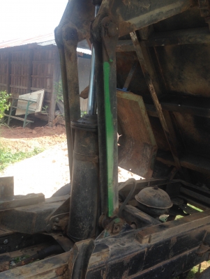 ISUZU NKR 110 HP 4BE1 ปี 36 หกล้อดั๊มพ์ กระบะดั๊มพ์เหล็ก 4 ตันความยาว 3.60 เมตรไม่มีผุกระบอกดั๊มพ์ไม่มีเยิ้มครับพร้อมใช้งาน เครื่องแน่นแรงดี หัวเก๋งสวยไม่มีผุภายในเก๋งคอนโซลครบ เกียร์สั้น ช่วงล่างคัชซีสวยมากเดิมๆไม่มีแอ่นไม่มีบวม ยาง 8.25 ขอบ 16 สภาพดี 70