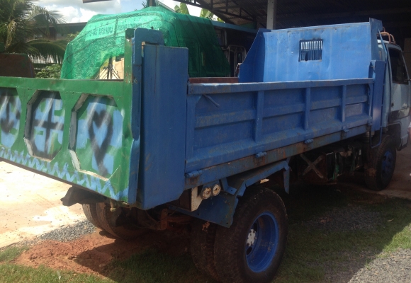 ISUZU NKR 110 HP 4BE1 ปี 36 หกล้อดั๊มพ์ กระบะดั๊มพ์เหล็ก 4 ตันความยาว 3.60 เมตรไม่มีผุกระบอกดั๊มพ์ไม่มีเยิ้มครับพร้อมใช้งาน เครื่องแน่นแรงดี หัวเก๋งสวยไม่มีผุภายในเก๋งคอนโซลครบ เกียร์สั้น ช่วงล่างคัชซีสวยมากเดิมๆไม่มีแอ่นไม่มีบวม ยาง 8.25 ขอบ 16 สภาพดี 70