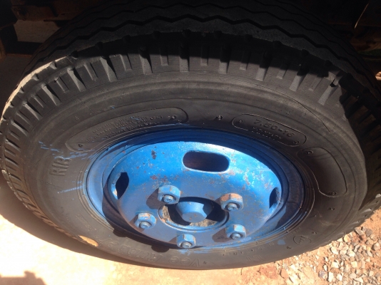 ISUZU NKR 110 HP 4BE1 ปี 36 หกล้อดั๊มพ์ กระบะดั๊มพ์เหล็ก 4 ตันความยาว 3.60 เมตรไม่มีผุกระบอกดั๊มพ์ไม่มีเยิ้มครับพร้อมใช้งาน เครื่องแน่นแรงดี หัวเก๋งสวยไม่มีผุภายในเก๋งคอนโซลครบ เกียร์สั้น ช่วงล่างคัชซีสวยมากเดิมๆไม่มีแอ่นไม่มีบวม ยาง 8.25 ขอบ 16 สภาพดี 70