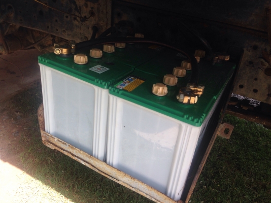 ISUZU NKR 110 HP 4BE1 ปี 36 หกล้อดั๊มพ์ กระบะดั๊มพ์เหล็ก 4 ตันความยาว 3.60 เมตรไม่มีผุกระบอกดั๊มพ์ไม่มีเยิ้มครับพร้อมใช้งาน เครื่องแน่นแรงดี หัวเก๋งสวยไม่มีผุภายในเก๋งคอนโซลครบ เกียร์สั้น ช่วงล่างคัชซีสวยมากเดิมๆไม่มีแอ่นไม่มีบวม ยาง 8.25 ขอบ 16 สภาพดี 70