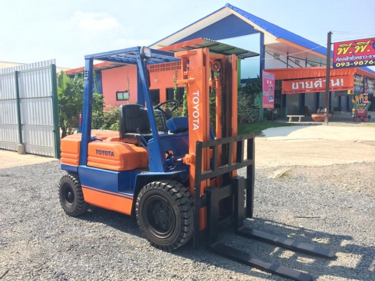 ปีใหม่ปรับลด ขายด่วนๆ โฟล์คลิฟ TOYOTA รุ่น5 ยอดนิยม 3 ตัน เครื่องดีเซล1Zเครื่องดีเกียร์ดีมากๆแบตใหม่แกะกล่อง พร้อมใช้งาน 320,000 ฿ จะเด็ด 094-4267888
