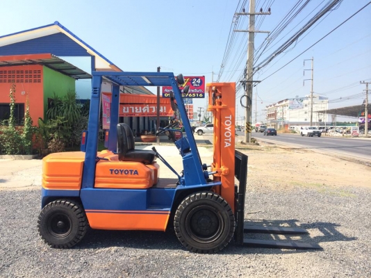 ปีใหม่ปรับลด ขายด่วนๆ โฟล์คลิฟ TOYOTA รุ่น5 ยอดนิยม 3 ตัน เครื่องดีเซล1Zเครื่องดีเกียร์ดีมากๆแบตใหม่แกะกล่อง พร้อมใช้งาน 320,000 ฿ จะเด็ด 094-4267888