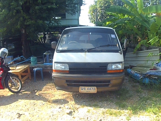 รถตู้หัวจรวด