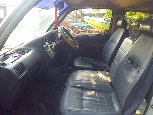 รถตู้หัวจรวด