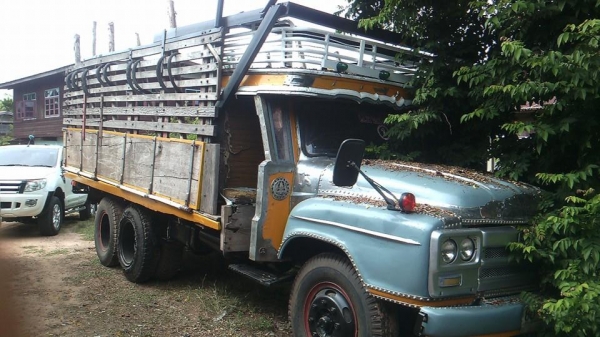 รถบรรทุกคนจน