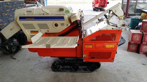 รถนวดข้าวเดินตาม เก่าญี่ปุ่น KUBOTA สภาพอย่างสวย เป็นแทรคยาง รถนวดข้าวเดินตาม เก่าญี่ปุ่น KUBOTA สภาพอย่างสวย เป็นแทรคยาง