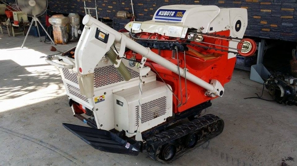 รถนวดข้าวเดินตาม เก่าญี่ปุ่น KUBOTA สภาพอย่างสวย เป็นแทรคยาง รถนวดข้าวเดินตาม เก่าญี่ปุ่น KUBOTA สภาพอย่างสวย เป็นแทรคยาง
