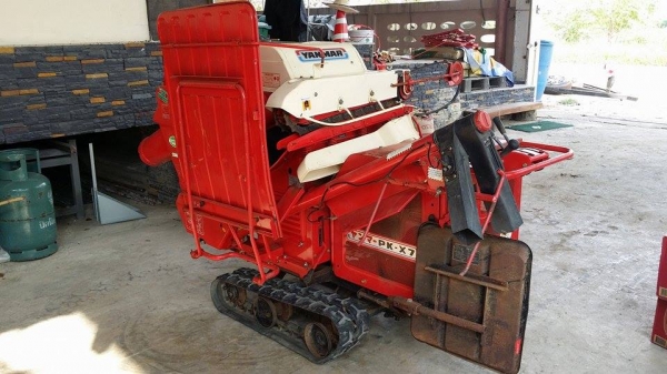 รถนวดข้าวเดินตาม เก่าญี่ปุ่น YANMAR รุ่น สภาพอย่างสวย เป็นแทรคยาง เคลื่อนย้ายสะดวก รถนวดข้าวเดินตาม เก่าญี่ปุ่น YANMAR รุ่น สภาพอย่างสวย เป็นแทรคยาง เคลื่อนย้ายสะดวก