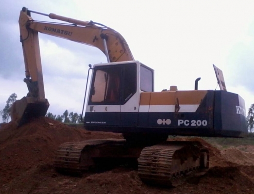 KOMATSU PC 200-5 รถบอดี้สวยจัด เครื่องเดิมเกียร์เดิมทำงานเร็วไม่มีโหลด ภายในสวยสะอาด มีหน้าจอ แอร์ คอนโทรลยาว ไฟฟ้าตัดมอเตอร์คันเร่งครับ ภายนอกสวย บูมอาร์มมีปะเล็กน้อยครับ เอวแน่น ช่วงล่างโซ่ใบแทรกหนาดีประมาณ 70\% พร้อมทำงานได้เลย เอกสารเล่มทะเบียน ราคาต่อ