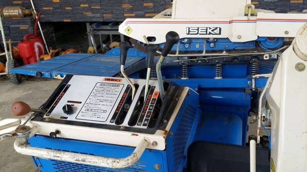 รถนวดข้าวเดินตาม เก่าญี่ปุ่น ISEKI สภาพอย่างสวย เป็นแทรคยาง