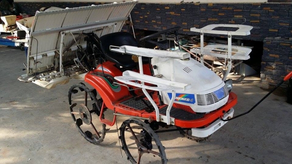 รถปลูกข้าวนั่งขับ Rainbowkid4 เก่าญี่ปุ่น ดำนา 4 แถว สภาพสวย เครื่องยนต์ติดง่าย สภาพพร้อมใช้งาน