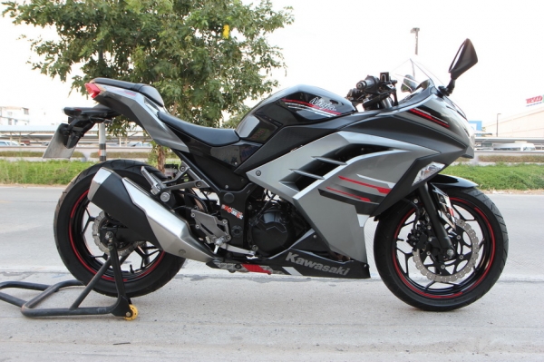 ขาย Kawasaki ninja250 รุ่นปี 2013 สีเดิม มีท่อสตร ทะเบียนพร้อมโอน