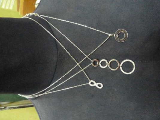 สร้อยเงินแท้พร้อมจี้เงินสวยเก๋