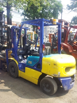 ขายForklift รถยกฟอร์คลิฟท์  KOMATSU 2.5T ดีเซล เกียร์ออโต้ ยางตัน