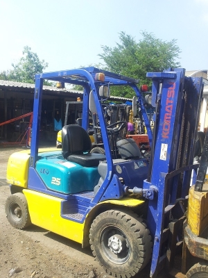 ขายForklift รถยกฟอร์คลิฟท์  KOMATSU 2.5T ดีเซล เกียร์ออโต้ ยางตัน