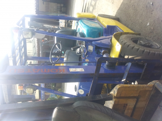 ขายForklift รถยกฟอร์คลิฟท์  KOMATSU 2.5T ดีเซล เกียร์ออโต้ ยางตัน