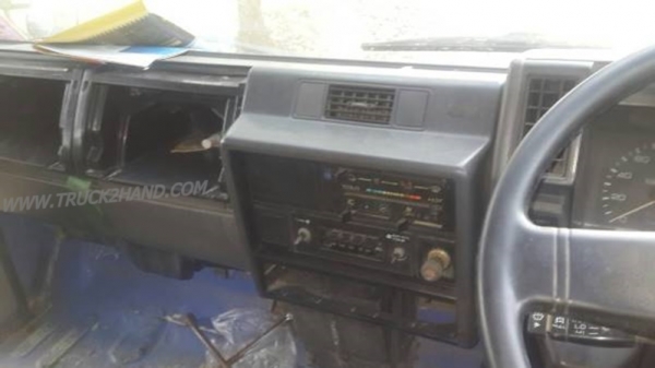 รถบรรทุก 6 ล้อดัมพ์ ยี่ห้อ ISUZU  เครื่อง 100 แรงม้า