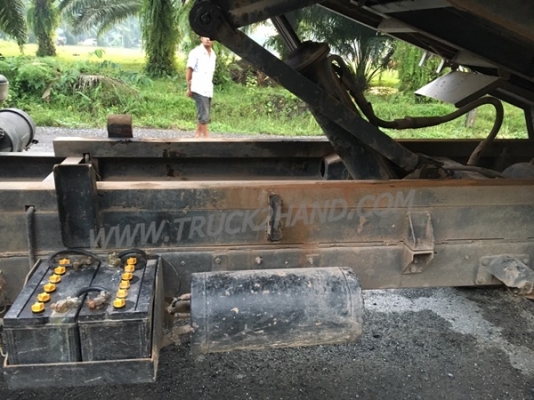 รถบรรทุก 6 ล้อดัมพ์ ยี่ห้อ ISUZU  เครื่อง 100 แรงม้า