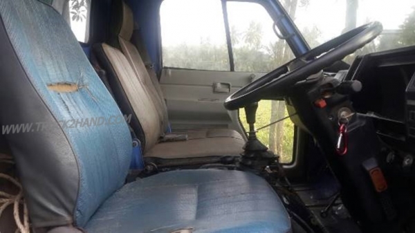 รถบรรทุก 6 ล้อดัมพ์ ยี่ห้อ ISUZU  เครื่อง 100 แรงม้า