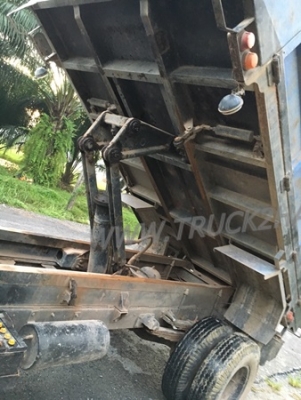 รถบรรทุก 6 ล้อดัมพ์ ยี่ห้อ ISUZU  เครื่อง 100 แรงม้า