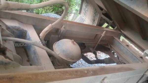 รถบรรทุก 6 ล้อดัมพ์ ยี่ห้อ ISUZU  เครื่อง 100 แรงม้า