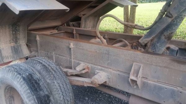 รถบรรทุก 6 ล้อดัมพ์ ยี่ห้อ ISUZU  เครื่อง 100 แรงม้า